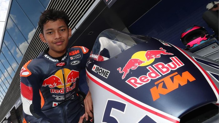 Array,Indonesia Raya Berkumandang di Sirkuit Mugello, Pebalap Muda RI Juara