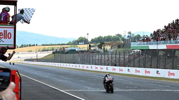 Array,Reaksi Marquez usai Dibela Bos Ducati saat Diejek Penonton di Mugello
