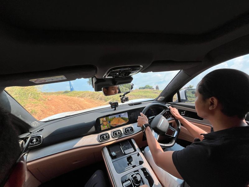 Array,Jajal Performa Offroad Jaecoo J8 AWD, SUV Ganteng yang Asyik Diajak Main Tanah