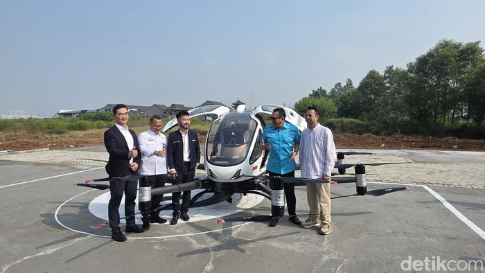 Array,Bamsoet Cerita Beli Taksi Terbang Belum Sampai Barangnya