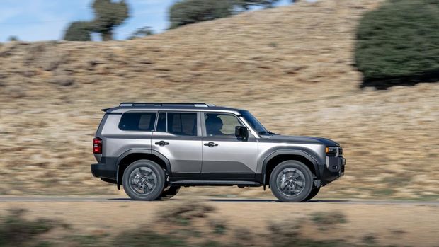 Array,Sangar tapi Irit! Toyota Land Cruiser Hybrid Resmi Meluncur