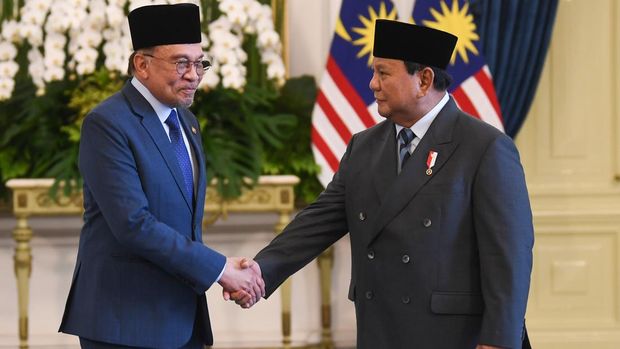Array,Spek Mobil Tangguh yang Digunakan PM Malaysia Anwar Ibrahim saat di Jakarta
