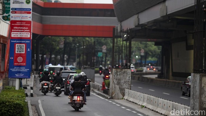 Array,Catat Ya! Hari Ini 32 Jalanan Jakarta Ditutup