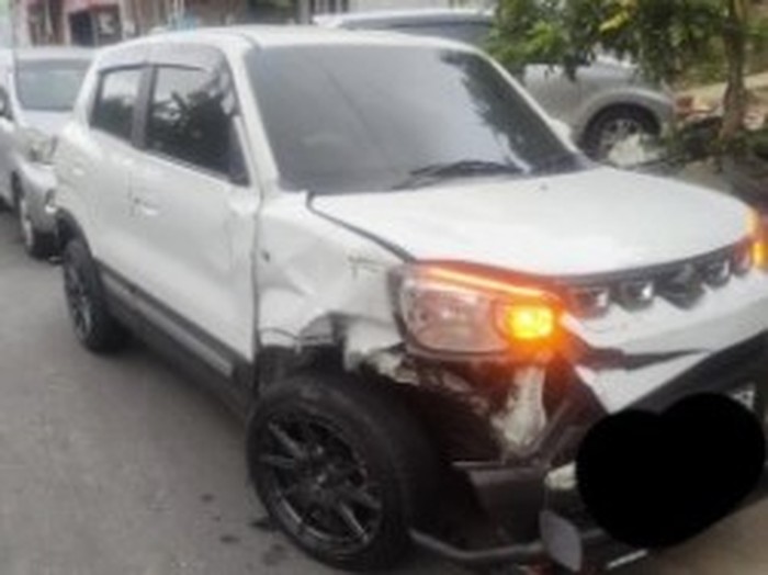 Array,Fortuner yang Disopiri Pak Camat Tabrak Suzuki S-Presso hingga Terguling