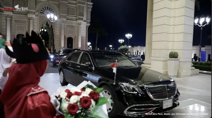 Array,Prabowo Tiba di Jeddah, Langsung Dijemput Mobil Mewah Anti-peluru