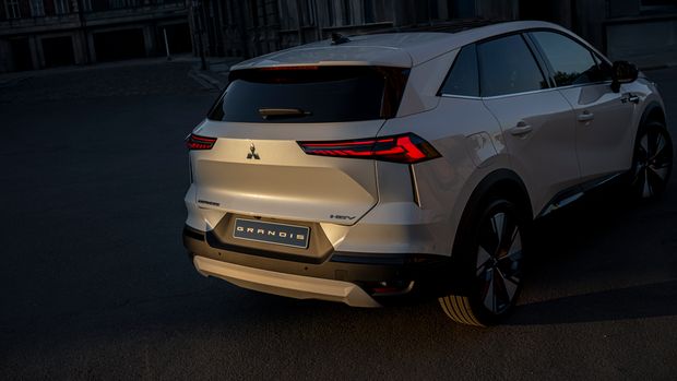 Array,Mitsubishi Grandis Bangkit dari Kematian, Berubah Jadi SUV