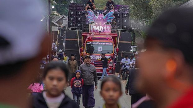 Array,Difatwa Haram, Truk Pembawa Sound Horeg Masuk Kategori ODOL?