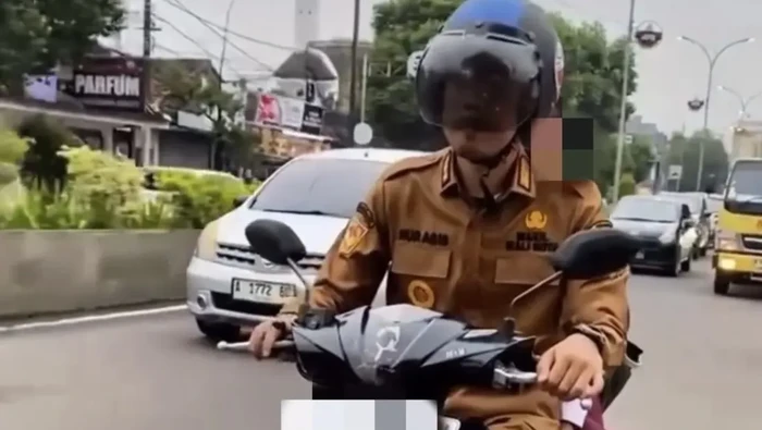 Array,Cerita Wali Kota Kena Tilang Gegara Bonceng Anak Tak Pakai Helm