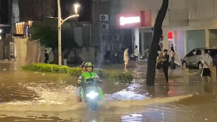 Array,Viral Motor Listrik Terobos Banjir di Kemang, Ini Saran Pabrikan