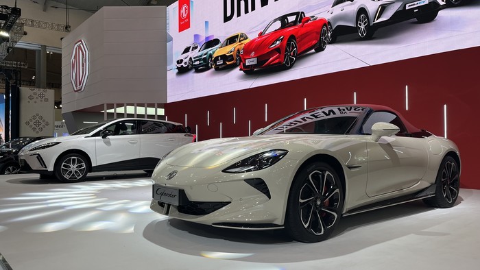 Array,MG Luncurkan 2 Mobil Listrik Baru di GIIAS 2025, Segini Harganya