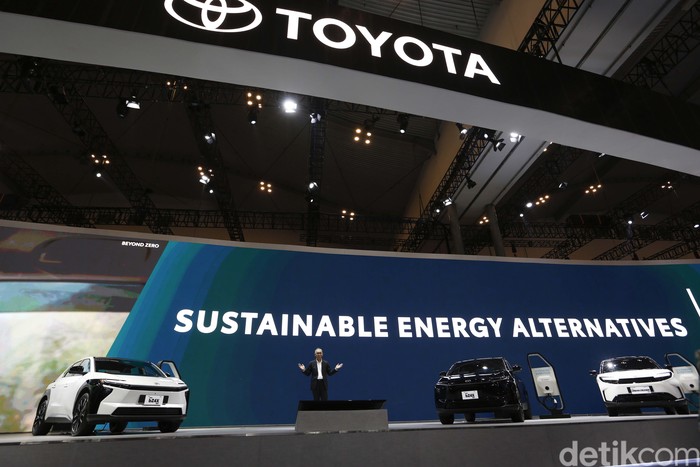 Array,Toyota Pajang 2 Mobil Listrik di GIIAS, Ini Tujuannya