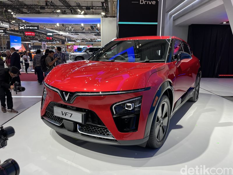 Array,VinFast VF7 Meluncur di GIIAS 2025, Harga Mulai Rp 499 Juta