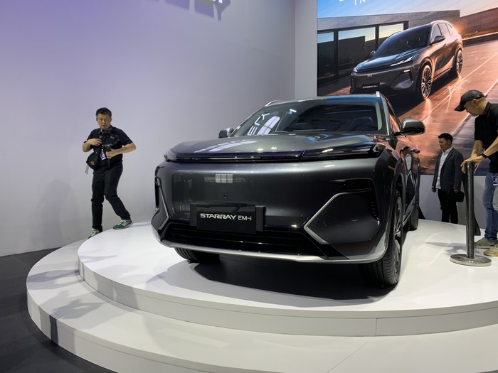 Array,Geely Pamer 3 Mobil di GIIAS 2025