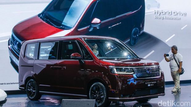 Array,Harga Rp 629 Juta, Honda StepWGN Ditargetkan Laku 2 Ribu Unit Setahun