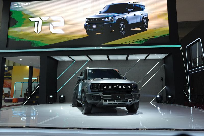 Array,Mobil Off Road Jetour T2 Melantai di GIIAS 2025, Pakai Setir Kanan