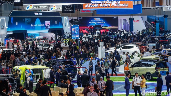 Array,Duit Ada, Kenapa Orang Indonesia Menahan Beli Mobil?