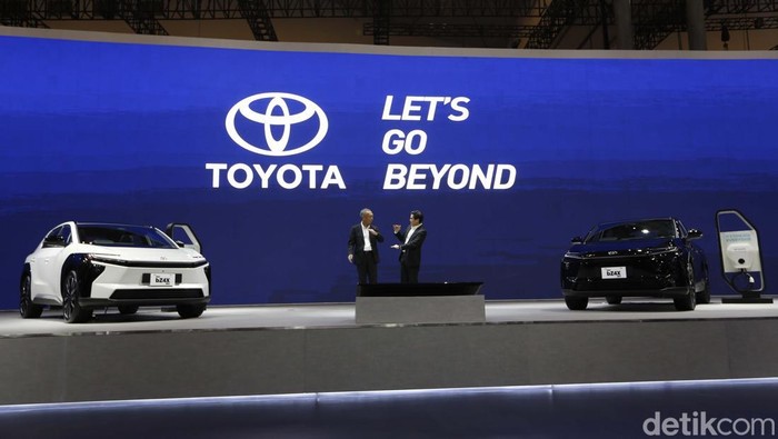 Array,8 Hari GIIAS 2025, SPK Toyota Tembus Segini
