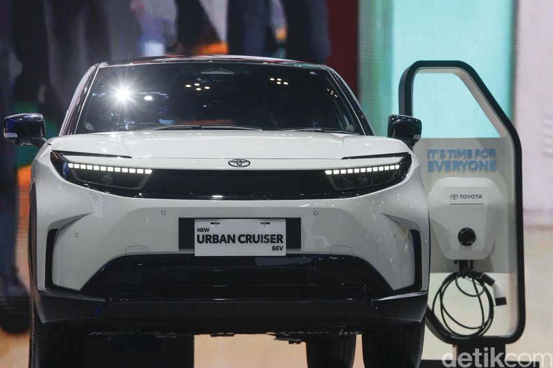 Array,Sudah Ada Versi Lokal, Toyota bZ4X CBU Jepang Masih Dijual di Indonesia