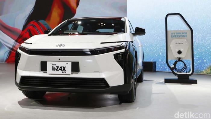 Array,Toyota bZ4X Dirakit di RI Tahun Ini, Segini Persentase Kandungan Lokalnya