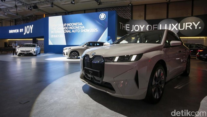Array,Berapa Minimal Gaji untuk Bisa Beli Mobil BMW?