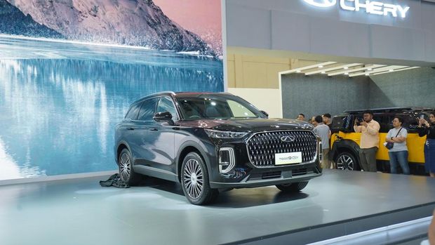 Array,Chery Tiggo 9 CSH Meluncur di GIIAS 2025, Segini Harganya