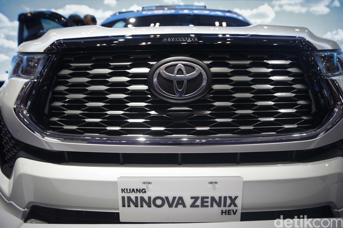 Array,Segini Harga Pasaran Kijang Innova Zenix Hybrid Bekas Tahun 2023