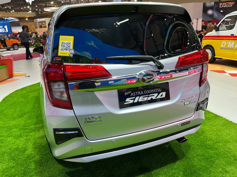 Array,Daihatsu Segarkan Tampilan Sigra R Deluxe, Harga Naik Rp 2,1 Juta