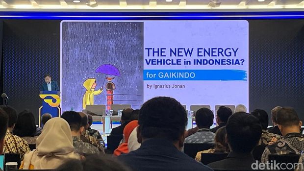Array,Ignasius Jonan Bilang Mobil Hybrid Ideal di Indonesia hingga 2050
