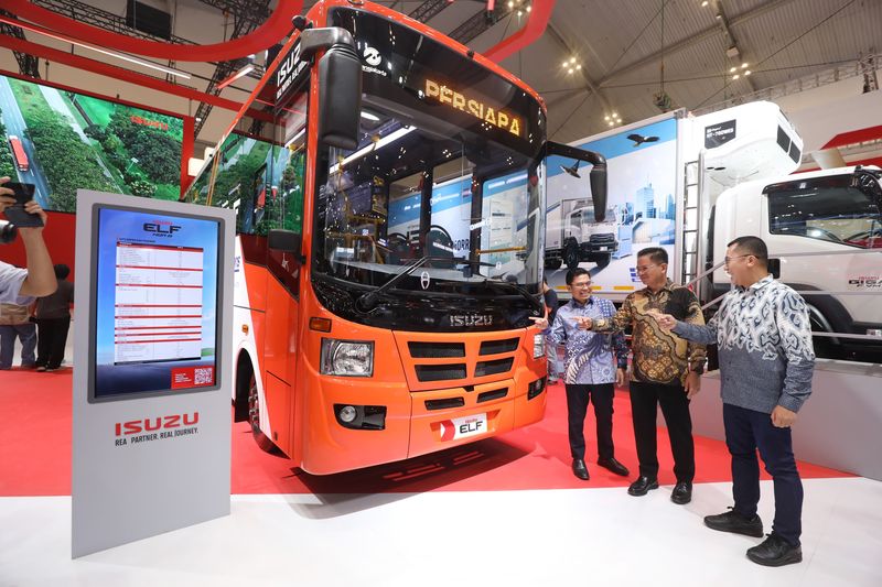 Array,Transjakarta Borong 53 Unit Elf, Jadi Armada Minitrans