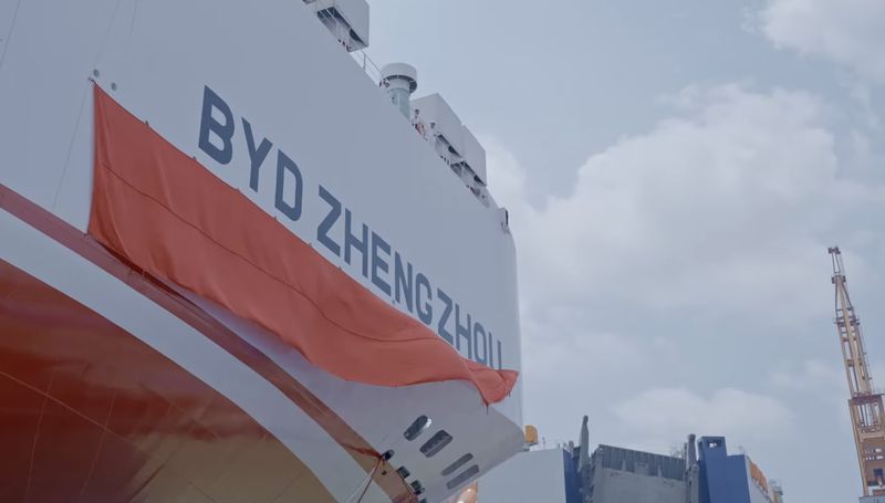 Array,Kapal Jumbo Angkut Ribuan Mobil Listrik Bersandar di RI, Bukti Keseriusan BYD