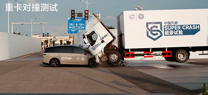 Array,Kontroversi Peluncuran Mobil China, Dites Adu Banteng dengan Truk