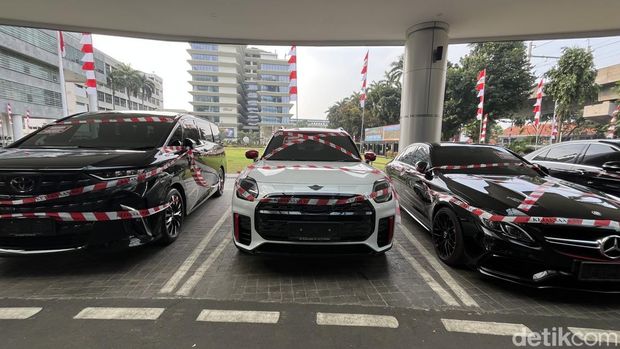Array,Daftar Mobil Mafia Migas Riza Chalid yang Disita Kejagung