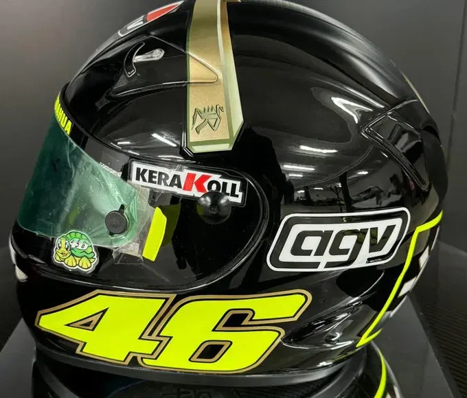 Array,Helm Legendaris Valentino Rossi Dilelang, Buka Harga Rp 95 Juta