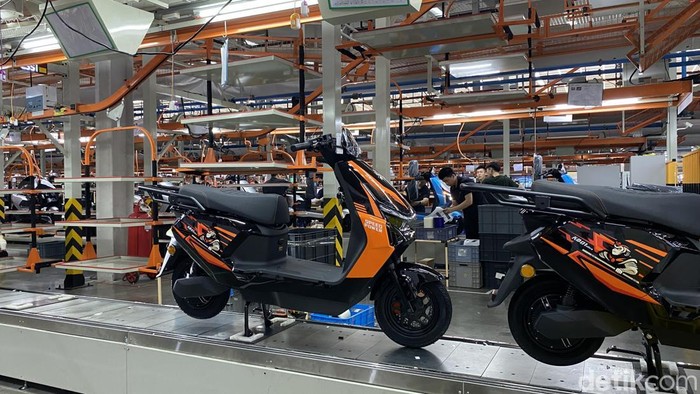 Array,Yadea Sudah Gandeng Mitra Lokal buat Motor Listrik 'Made In Karawang'