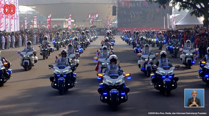 Array,Dikendarai Wanita TNI, Puluhan Moge Kawal Kirab Bendera