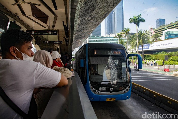 Array,Cek Jadwalnya, Naik Transportasi Umum Jakarta Cuma Rp 1 Selama Sepekan