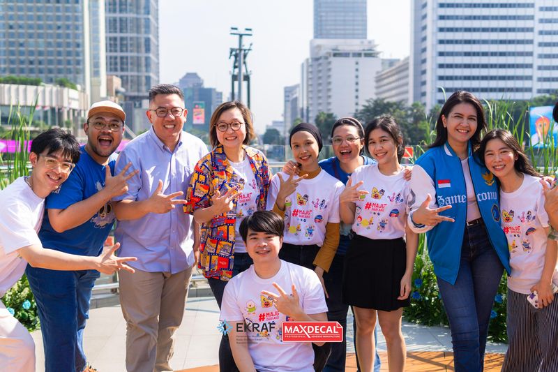 Array,Transjakarta Jadi Kanvas Berjalan Berkat Karya Seniman Lokal