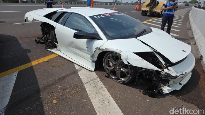 Array,Sanksi Pengemudi Lamborghini yang Tabrak Pembatas Tol