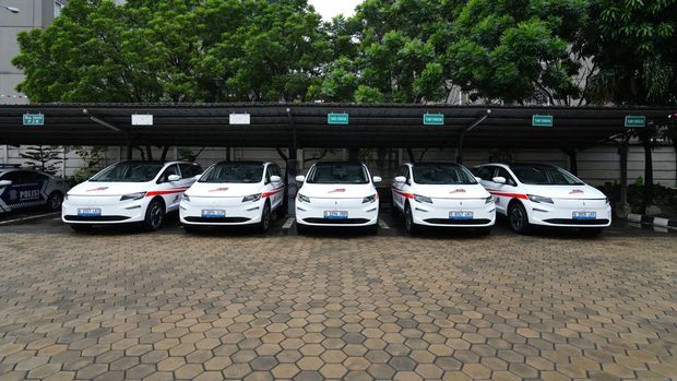 Array,Bos Jalan Tol Jusuf Hamka Borong 150 Mobil Listrik Aletra, Ini Alasannya