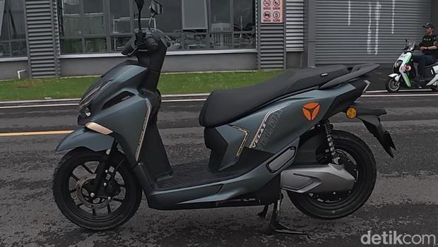 Array,Jajal Singkat Motor Listrik Yadea Velax