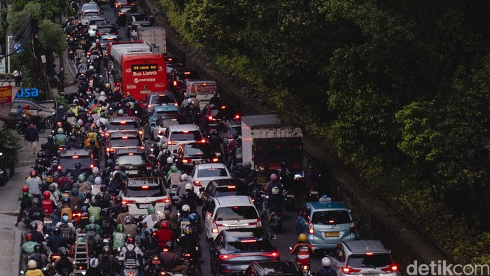 Array,Solusi Jangka Pendek-Menengah Atasi Macet Jalan TB Simatupang