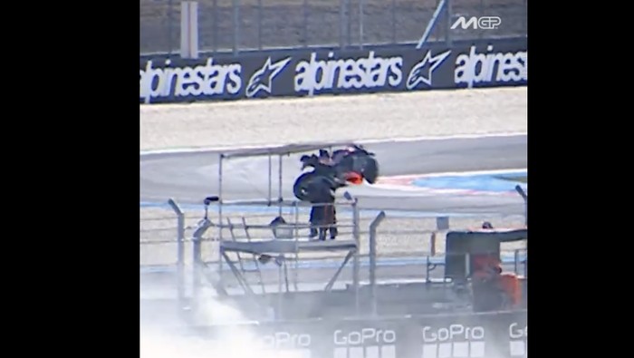 Array,Nyaris Jadi Korban Motor 'Terbang' Acosta, Kameramen MotoGP Bilang Begini