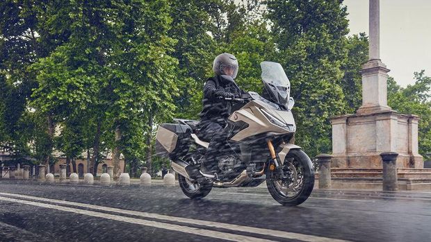 Array,Honda Luncurkan Motor Sport Touring Bertampang PCX