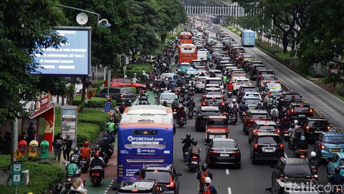 Array,Macet Jabodetabek Bikin Rugi Rp 100 Triliun, Setara 6 Kali Bangun MRT