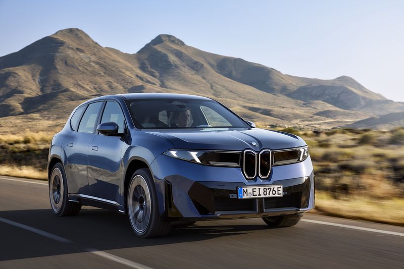 Array,Sekali Cas Bisa Tempuh 800 km! Ini Spesifikasi BMW iX3 Terbaru