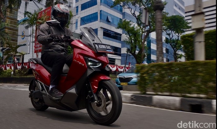 Array,Bayar Rp 50 Ribu Masih Kembalian, Pajak Motor Listrik Cuma Segini!