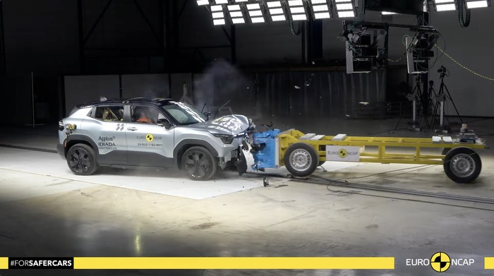 Array,Hasil Uji Tabrak Mobil Listrik Suzuki e Vitara