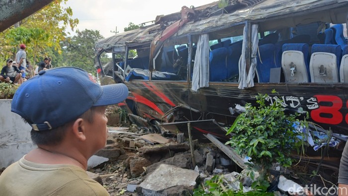 Array,Uji KIR Bus Maut di Jalur Bromo Masih Berlaku, Kok Bisa Rem Blong?