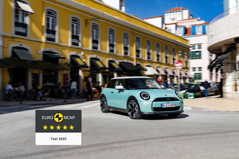 Array,MINI Cooper Raih Bintang 5 di Uji Tabrak Euro NCAP
