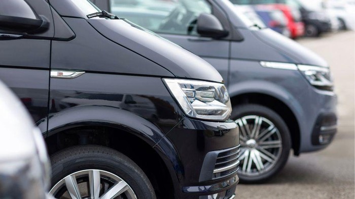 Array,9 Mobil Bekas Paling Worth It di 2025, Harga Mulai Rp 100 Jutaan!